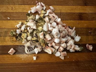 Jūros gėrybių ir šviežių agurkų salotas Žingsnis 3