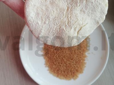 Sausainiai „Trikampiai“ su cukrumi Žingsnis 5