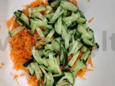 Daržovių salotas su žaliais žirneliais Žingsnis 2