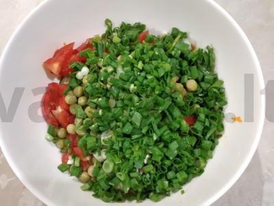 Daržovių salotas su žaliais žirneliais Žingsnis 5