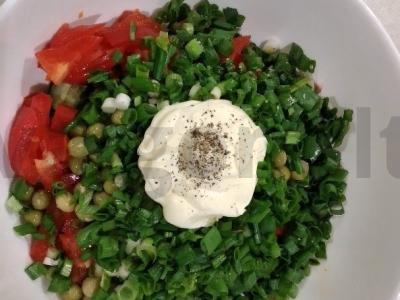 Daržovių salotas su žaliais žirneliais Žingsnis 6