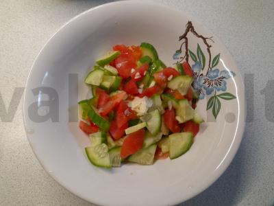 Šviežių daržovių salotos su varške Žingsnis 2