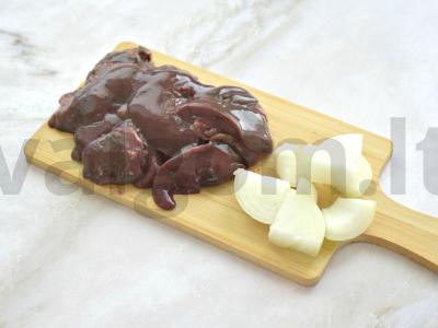 Vištienos kepenėlių blynai keptuvėje Žingsnis 1