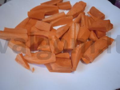 Salotos su kepta morkomis, alyvuogėmis ir fetos sūriu Žingsnis 1