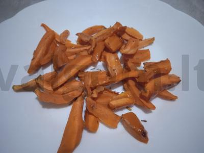 Salotos su kepta morkomis, alyvuogėmis ir fetos sūriu Žingsnis 3