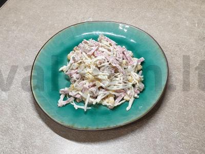 Salotas „Skanus“ su sausainiais ir kukurūzais pagrindine nuotrauka