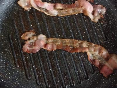 Sotio tortilija su įdaru iš bekono, morkų ir agurkų Žingsnis 3