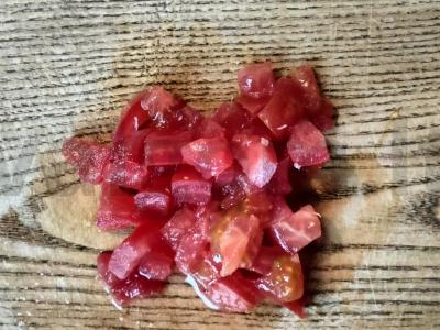 Švelnus jūros dumblių salotas su vištiena ir pomidorais Žingsnis 3