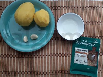 Troškinta bulvė su kmynais ir česnaku Žingsnis 1