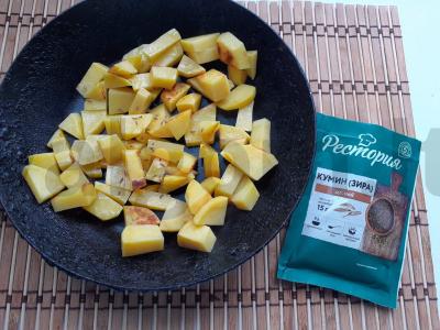 Troškinta bulvė su kmynais ir česnaku Žingsnis 3