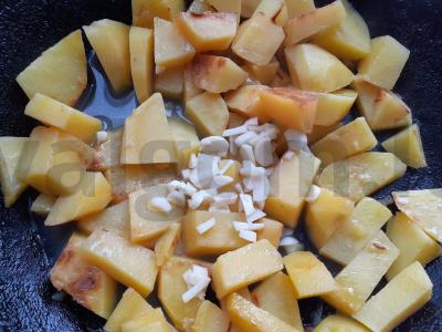 Troškinta bulvė su kmynais ir česnaku Žingsnis 5