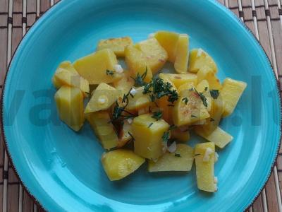 Troškinta bulvė su kmynais ir česnaku pagrindine nuotrauka