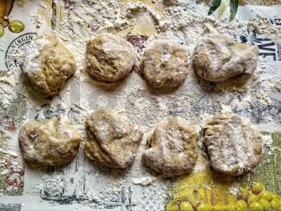 Tortas „Napoleonas“ su dviem tešlos rūšimis Žingsnis 3