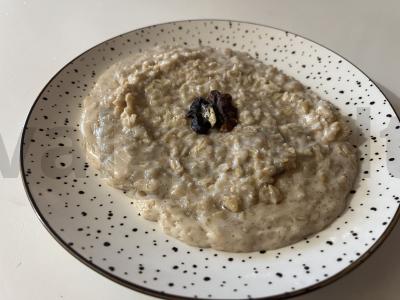 Avižinė košė su grietinėlėmis ir cinamonu pagrindine nuotrauka