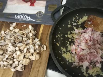Grietinės padažas su bekonu ir grybais Žingsnis 2