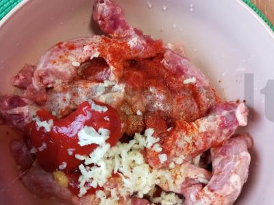 Vištienos kaklai su česnaku Žingsnis 1