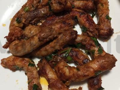 Vištienos kaklai su česnaku pagrindine nuotrauka