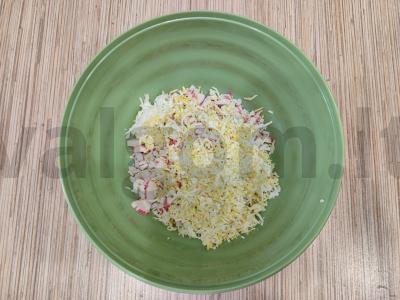 Sumuštiniai su krabų lazdelėmis ir lydytu sūriu Žingsnis 3