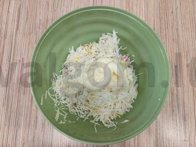 Sumuštiniai su krabų lazdelėmis ir lydytu sūriu Žingsnis 5