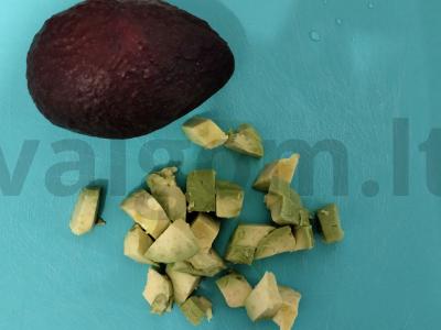 Lengvas salotas su avokadu ir tunu Žingsnis 1