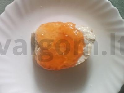 Brusketa su abrikosų džemu pagrindine nuotrauka