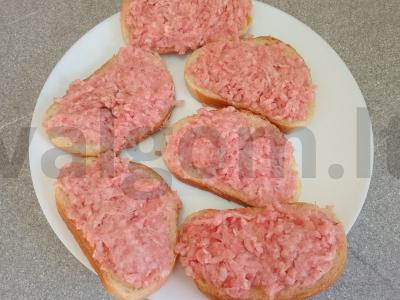 Karšti sumuštiniai su kiaulienos faršu ir tilziter sūriu Žingsnis 2