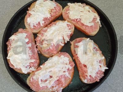 Karšti sumuštiniai su kiaulienos faršu ir tilziter sūriu Žingsnis 5