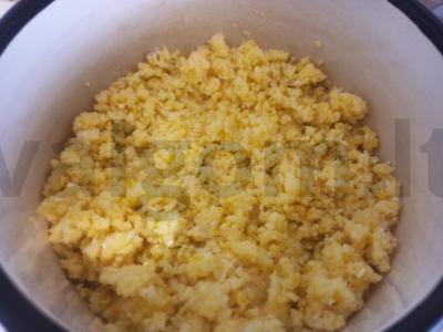 Kukurūzų košės, pomidorų ir varškės apkepas Žingsnis 1