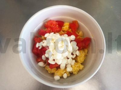 Kukurūzų košės, pomidorų ir varškės apkepas Žingsnis 3