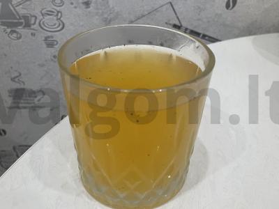 Imbierinis-citrininis gėrimas su raudonėliu pagrindine nuotrauka