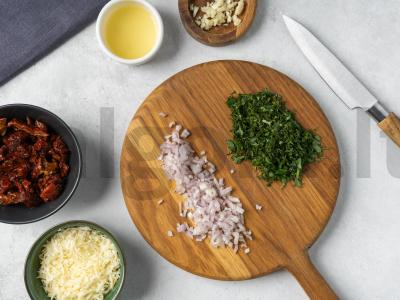 Makaronai su pomidorais ir rikota Žingsnis 1