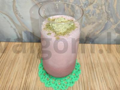 Saldus kokteilas su vyšnių sultimis ir moliūgų sėklomis pagrindine nuotrauka