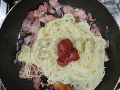 Spagečiai su pomidorų pasta ir bekonu Žingsnis 4