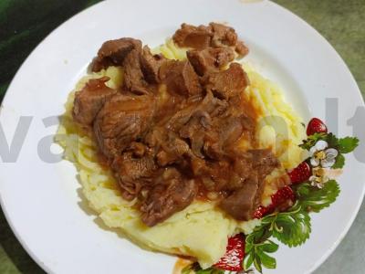 Kalakutienos troškinys pagrindine nuotrauka