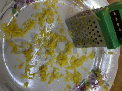 Biskvitinis pyragas su citrina, obuoliu ir lazdyno riešutais Žingsnis 3