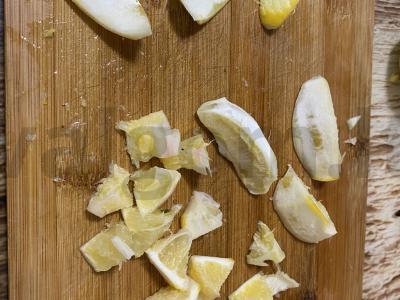 Biskvitinis pyragas su citrina, obuoliu ir lazdyno riešutais Žingsnis 4