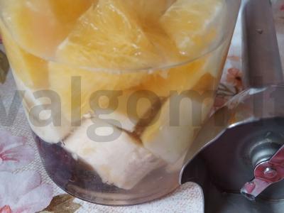 Smuzi su džiovintais vaisiais, bananais ir vaisiais Žingsnis 4