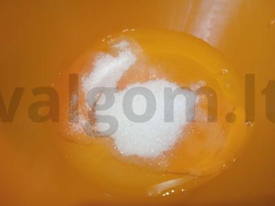 Blynai su obuoliais ir braškių uogiene Žingsnis 1