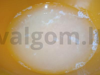 Blynai su obuoliais ir braškių uogiene Žingsnis 2