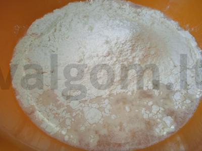 Blynai su obuoliais ir braškių uogiene Žingsnis 4