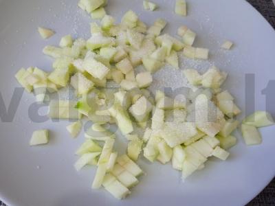 Blynai su obuoliais ir braškių uogiene Žingsnis 10