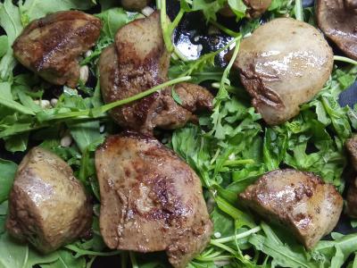 Šiltas salotas su vištienos kepenėlėmis, kriaušėmis ir sojų padažu Žingsnis 2