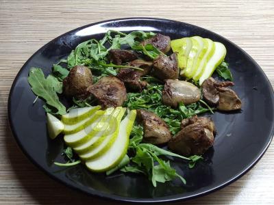 Šiltas salotas su vištienos kepenėlėmis, kriaušėmis ir sojų padažu Žingsnis 3