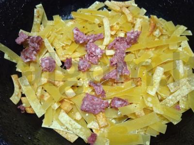 Kepta makaronai su rūkytų skoniu Žingsnis 3