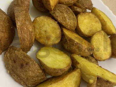 Maži bulvės orkaitėje pagrindine nuotrauka