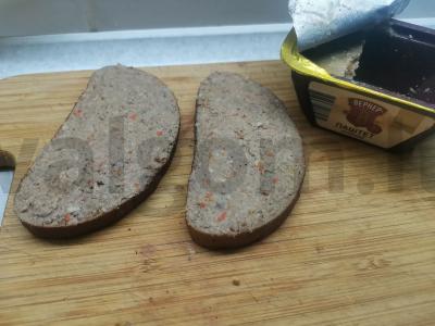 Sumuštiniai su paštetu ir agurkais Žingsnis 2