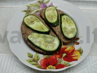 Sumuštiniai su paštetu ir agurkais Žingsnis 3