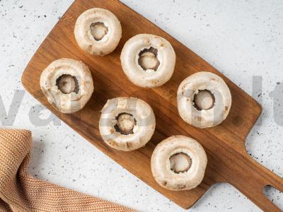 Kepti pievagrybiai su sūriu ir šonine Žingsnis 1