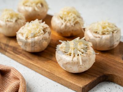 Kepti pievagrybiai su sūriu ir šonine Žingsnis 5