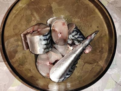 Skumbrija grietinėlės padaže su krapais, kepta orkaitėje Žingsnis 1